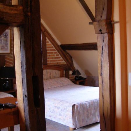 Logis Auberge A La Tete De Lard La Ferte-Imbault Exterior photo