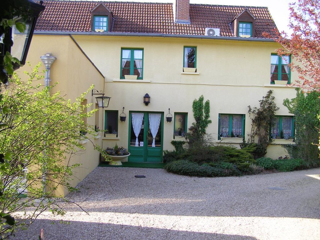 Logis Auberge A La Tete De Lard La Ferte-Imbault Exterior photo