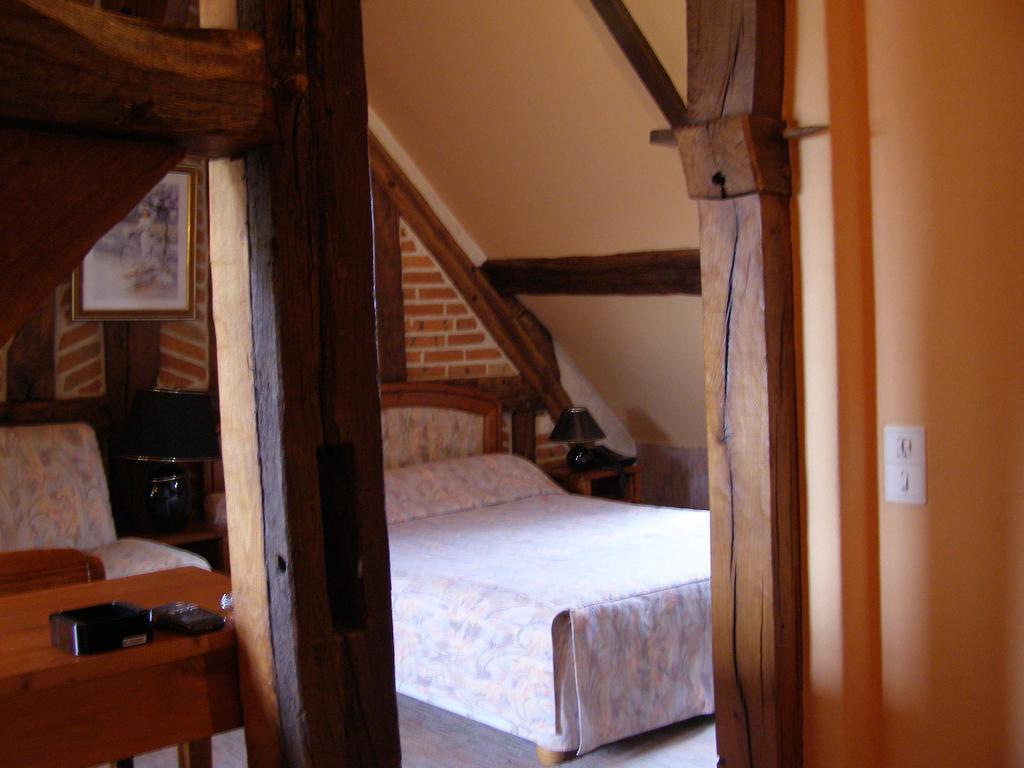 Logis Auberge A La Tete De Lard La Ferte-Imbault Exterior photo